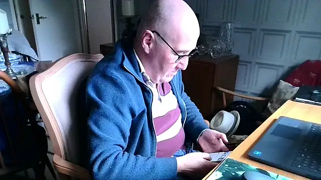 Snapshot of Adamdaddybear chatting on February 3, 2025, 12:25 pm Adamdaddybear online show from February 3, 2025, 12:25 pm