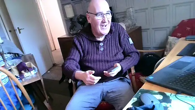 Snapshot of Adamdaddybear chatting on February 6, 2025, 2:04 pm Adamdaddybear online show from February 6, 2025, 2:04 pm