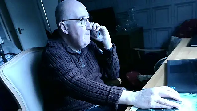 Snapshot of Adamdaddybear chatting on February 8, 2025, 12:06 pm Adamdaddybear online show from February 8, 2025, 12:06 pm