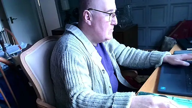 Snapshot of Adamdaddybear chatting on February 18, 2025, 1:55 pm Adamdaddybear online show from February 18, 2025, 1:55 pm