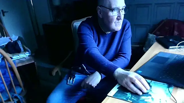 Snapshot of Adamdaddybear chatting on February 21, 2025, 12:50 pm Adamdaddybear online show from February 21, 2025, 12:50 pm