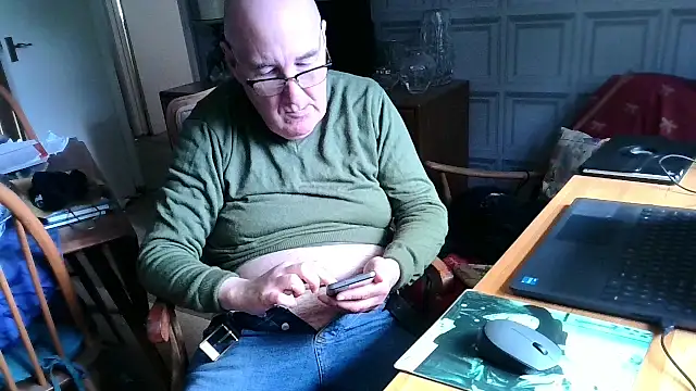 Snapshot of Adamdaddybear chatting on February 22, 2025, 1:46 pm Adamdaddybear online show from February 22, 2025, 1:46 pm