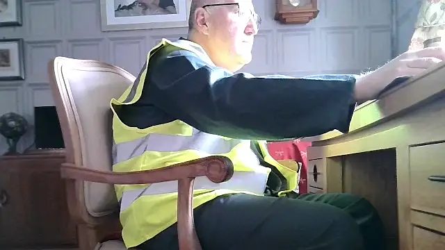 Snapshot of Adamdaddybear chatting on February 26, 2025, 1:41 pm Adamdaddybear online show from February 26, 2025, 1:41 pm