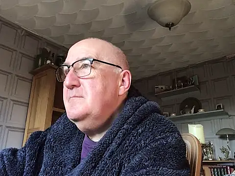 Snapshot of Adamdaddybear chatting on March 1, 2025, 9:18 am Adamdaddybear online show from March 1, 2025, 9:18 am