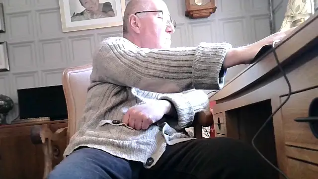 Snapshot of Adamdaddybear chatting on March 1, 2025, 1:40 pm Adamdaddybear online show from March 1, 2025, 1:40 pm