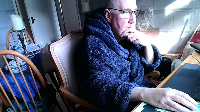 Snapshot of Adamdaddybear chatting on March 8, 2025, 9:17 am Adamdaddybear online show from March 8, 2025, 9:17 am