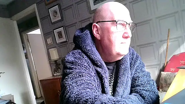 Snapshot of Adamdaddybear chatting on March 10, 2025, 9:43 am Adamdaddybear online show from March 10, 2025, 9:43 am