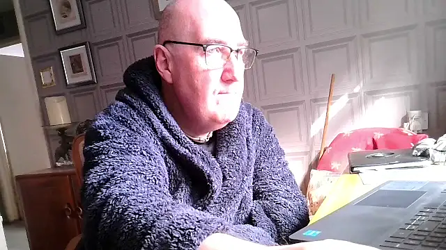 Snapshot of Adamdaddybear chatting on March 11, 2025, 9:45 am Adamdaddybear online show from March 11, 2025, 9:45 am