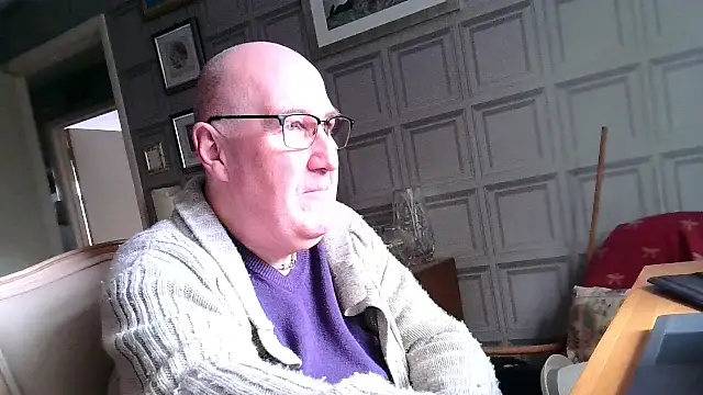 Snapshot of Adamdaddybear chatting on March 11, 2025, 2:51 pm Adamdaddybear online show from March 11, 2025, 2:51 pm