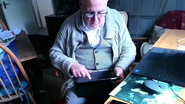 Snapshot of Adamdaddybear chatting on March 13, 2025, 2:12 pm Adamdaddybear online show from March 13, 2025, 2:12 pm