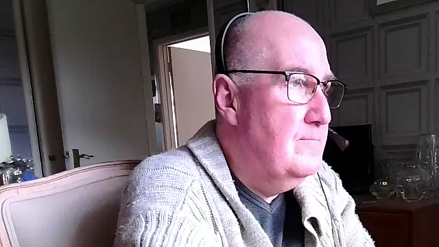 Snapshot of Adamdaddybear chatting on March 16, 2025, 2:22 pm Adamdaddybear online show from March 16, 2025, 2:22 pm