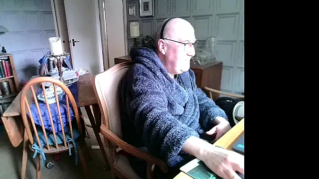 Snapshot of Adamdaddybear chatting on March 17, 2025, 9:33 am Adamdaddybear online show from March 17, 2025, 9:33 am