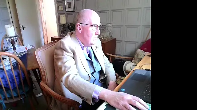 Snapshot of Adamdaddybear chatting on March 18, 2025, 2:37 pm Adamdaddybear online show from March 18, 2025, 2:37 pm