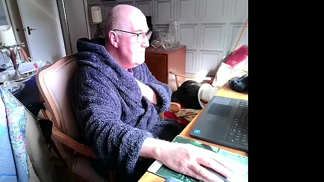 Snapshot of Adamdaddybear chatting on March 19, 2025, 9:49 am Adamdaddybear online show from March 19, 2025, 9:49 am