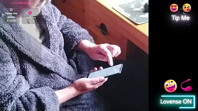 Snapshot of Adamdaddybear chatting on September 13, 2025, 8:25 am Adamdaddybear online show from September 13, 2025, 8:25 am