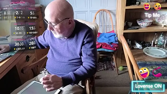 Snapshot of Adamdaddybear chatting on September 16, 2025, 12:50 pm Adamdaddybear online show from September 16, 2025, 12:50 pm