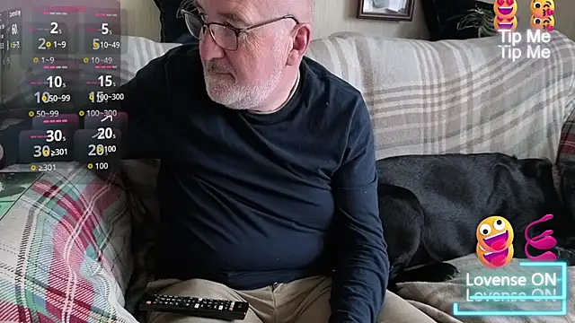 Snapshot of Adamdaddybear chatting on September 20, 2025, 1:45 pm Adamdaddybear online show from September 20, 2025, 1:45 pm