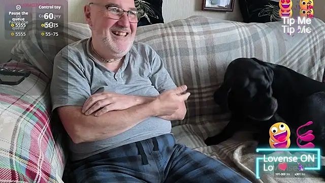 Snapshot of Adamdaddybear chatting on September 21, 2025, 7:43 am Adamdaddybear online show from September 21, 2025, 7:43 am