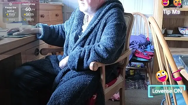 Snapshot of Adamdaddybear chatting on September 22, 2025, 7:32 am Adamdaddybear online show from September 22, 2025, 7:32 am