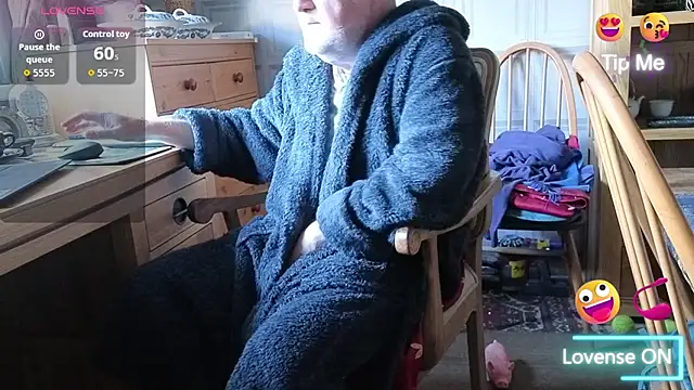 Snapshot of Adamdaddybear chatting on September 23, 2025, 7:44 am Adamdaddybear online show from September 23, 2025, 7:44 am