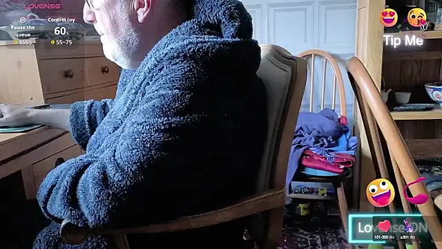 Snapshot of Adamdaddybear chatting on September 25, 2025, 7:34 am Adamdaddybear online show from September 25, 2025, 7:34 am