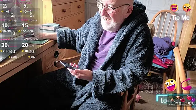 Snapshot of Adamdaddybear chatting on September 27, 2025, 8:19 am Adamdaddybear online show from September 27, 2025, 8:19 am