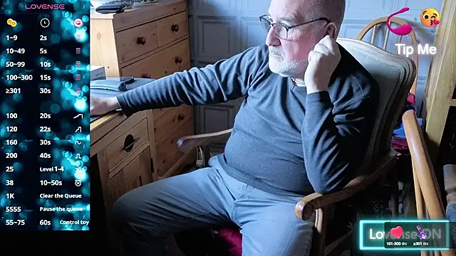 Snapshot of Adamdaddybear chatting on September 28, 2025, 12:10 pm Adamdaddybear online show from September 28, 2025, 12:10 pm