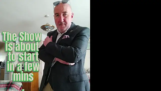 Snapshot of Adamdaddybear chatting on October 1, 2025, 7:47 am Adamdaddybear online show from October 1, 2025, 7:47 am