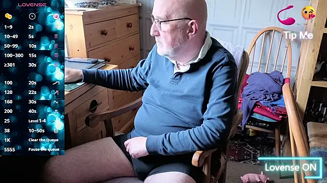 Snapshot of Adamdaddybear chatting on October 5, 2025, 1:20 pm Adamdaddybear online show from October 5, 2025, 1:20 pm