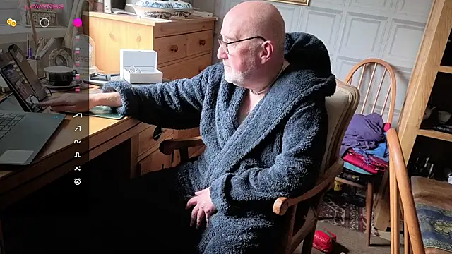 Snapshot of Adamdaddybear chatting on October 8, 2025, 7:50 am Adamdaddybear online show from October 8, 2025, 7:50 am