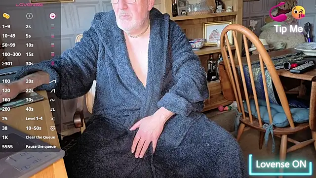 Snapshot of Adamdaddybear chatting on October 22, 2025, 7:41 am Adamdaddybear online show from October 22, 2025, 7:41 am