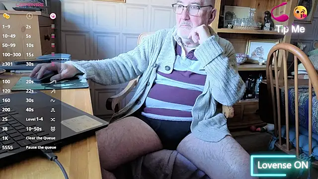 Snapshot of Adamdaddybear chatting on October 24, 2025, 1:51 pm Adamdaddybear online show from October 24, 2025, 1:51 pm