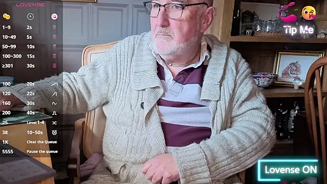 Snapshot of Adamdaddybear chatting on October 25, 2025, 12:45 pm Adamdaddybear online show from October 25, 2025, 12:45 pm