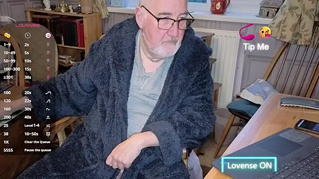 Snapshot of Adamdaddybear chatting on November 19, 2025, 7:30 am Adamdaddybear online show from November 19, 2025, 7:30 am