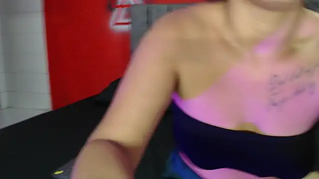 Snapshot of dirty_couple22 chatting on November 23, 2025, 1:44 pm dirty couple22 online show from November 23, 2025, 1:44 pm