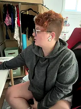 Sweetleeahxx online show from September 30, 2025, 1:16 pm