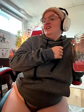 Sweetleeahxx online show from October 16, 2025, 1:23 pm