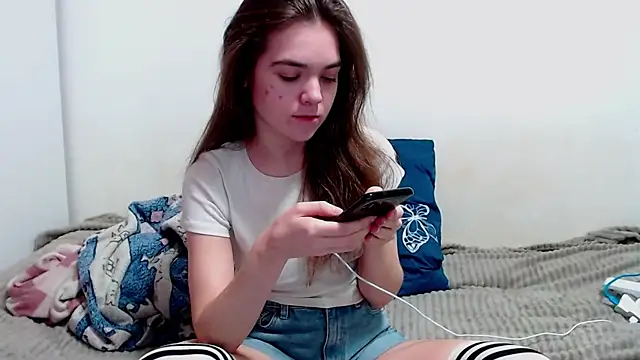 SallyMkn online show from February 5, 2025, 12:17 pm