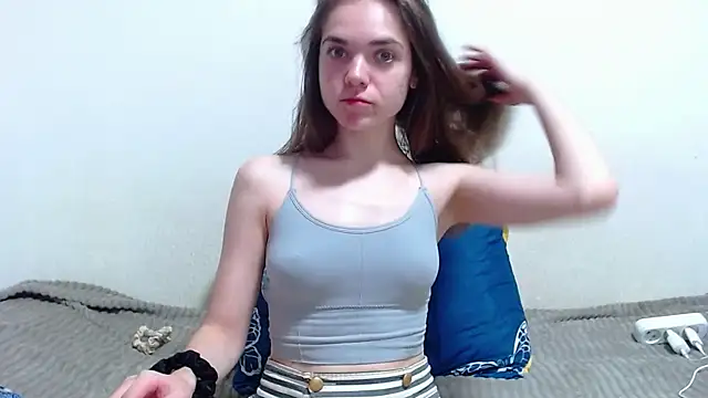 SallyMkn online show from September 10, 2025, 5:57 pm