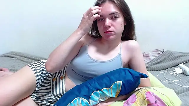 SallyMkn online show from September 12, 2025, 7:25 pm