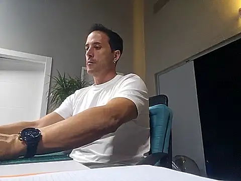 Snapshot of Lucas___81 chatting on November 3, 2025, 7:59 pm Lucas 81 online show from November 3, 2025, 7:59 pm