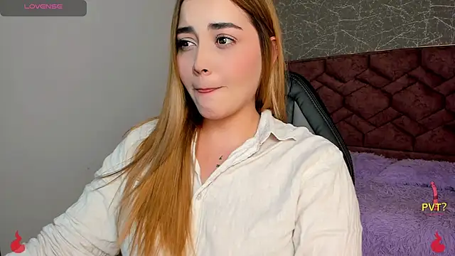 Snapshot of Lucia_star__ chatting on January 20, 2025, 7:14 pm Lucia star   online show from January 20, 2025, 7:14 pm