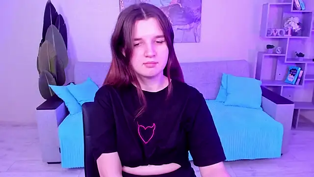 Snapshot of BonneyLove chatting on December 3, 2024, 9:01 pm BonneyLove online show from December 3, 2024, 9:01 pm