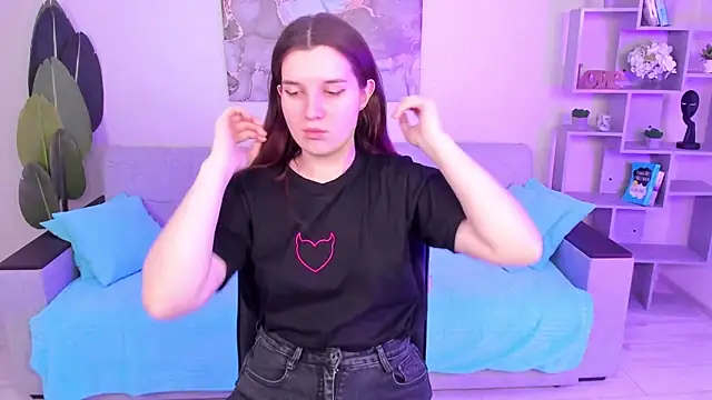 Snapshot of BonneyLove chatting on February 13, 2025, 9:38 pm BonneyLove online show from February 13, 2025, 9:38 pm