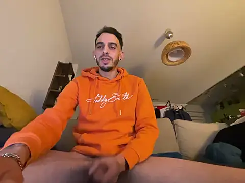 Rebeu313 online show from January 4, 2025, 1:21 am