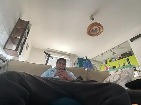 Rebeu313 online show from February 11, 2025, 12:48 pm