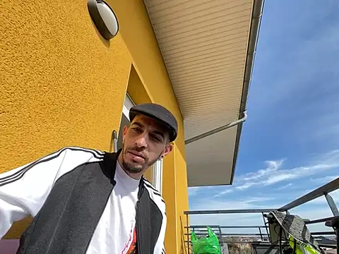 Rebeu313 online show from March 2, 2025, 1:49 pm