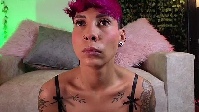 MiaMorgan  online show from November 8, 2025, 2:28 pm