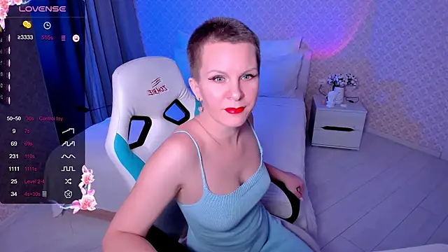 Louisa Bay online show from November 28, 2025, 4:53 pm