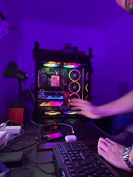 Snapshot of MetalJoint2 chatting on December 4, 2025, 12:20 am MetalJoint2 online show from December 4, 2025, 12:20 am